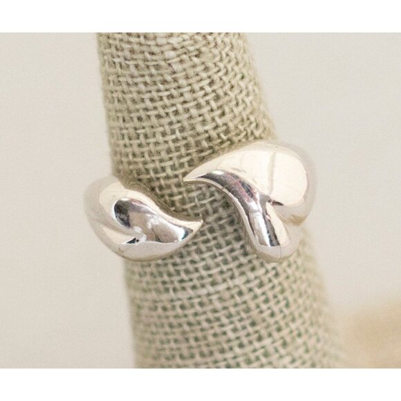 Size 5.5, Avon Ring, Silver Tone Ring, Elegant Ring, Vintage Ring, Boho Ring - Picture 2 of 3